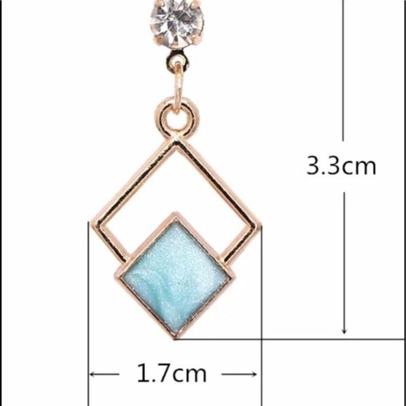 Gold and Black earrings  - Picture 4 of 5